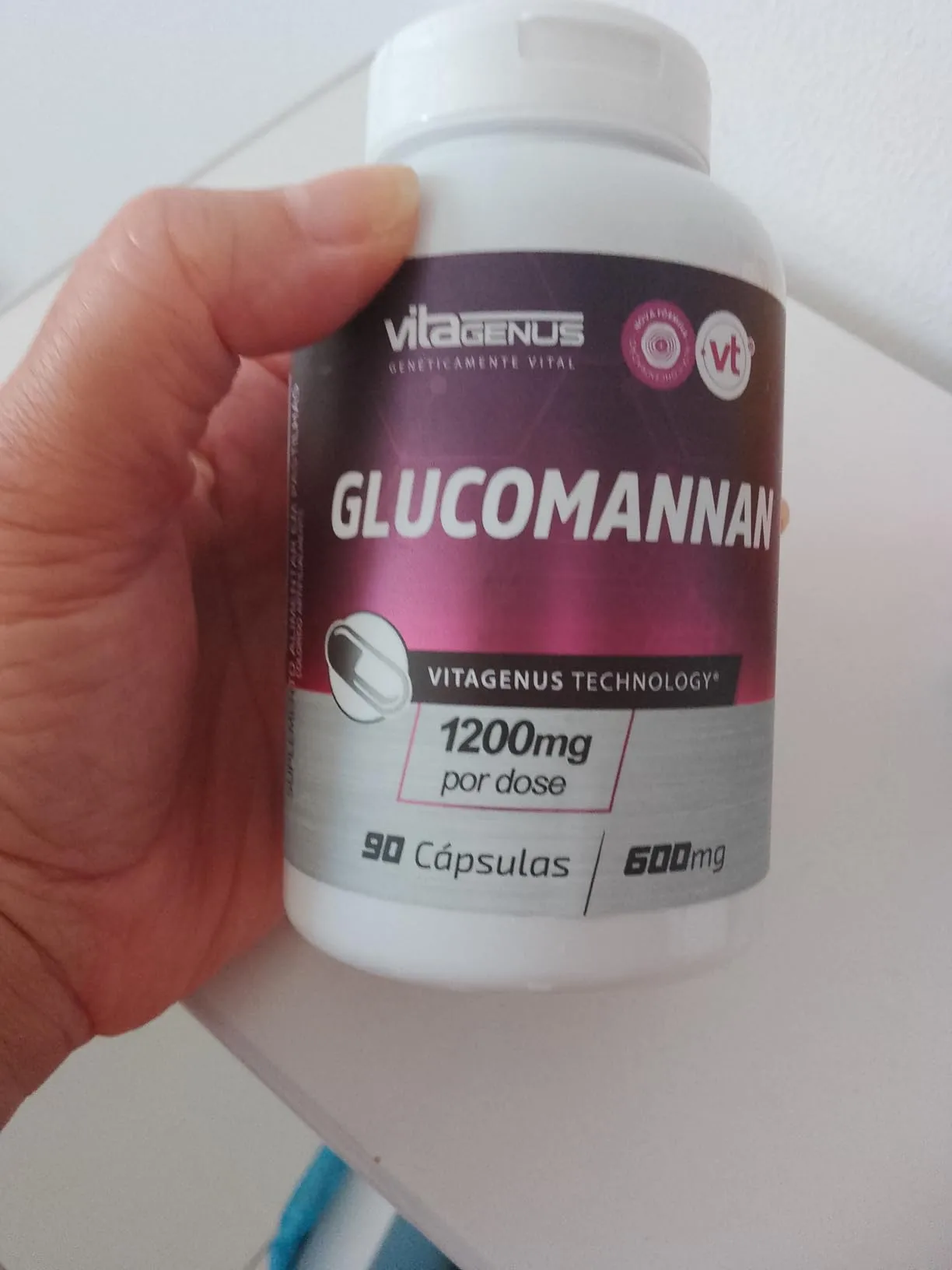 Frasco de Glucomannan 1200mg com 90 cápsulas da VitaGenus, fibra solúvel natural em cápsulas vegetais para controle de apetite.
