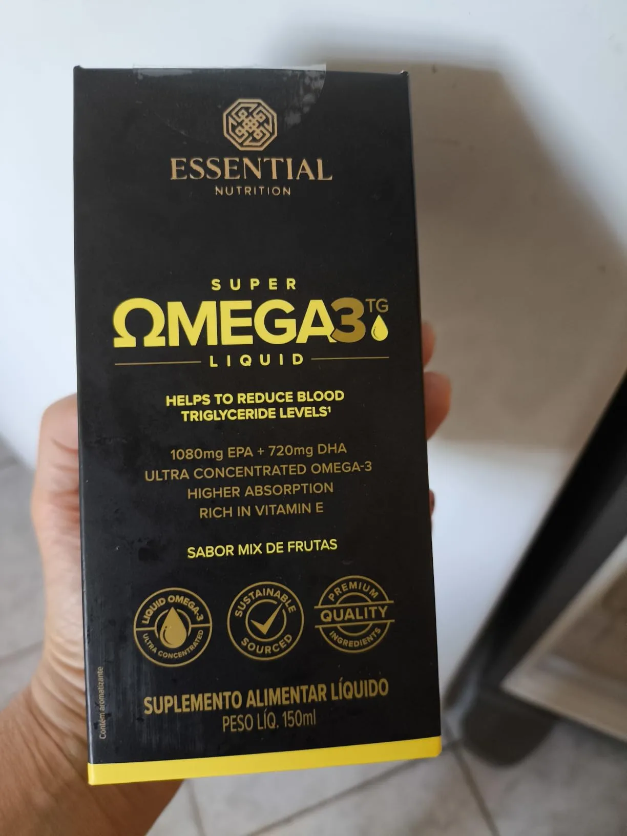 Foto real do Essential Nutrition Ômega 3 TG Líquido tirada das avaliações da Amazon