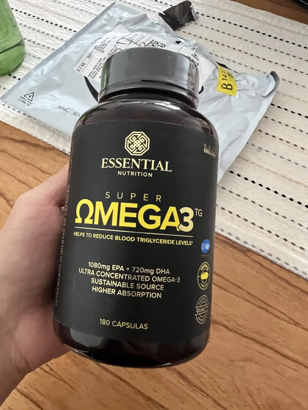 Foto real do Essential Nutrition Super Ômega 3 TG tirada das avaliações da Amazon